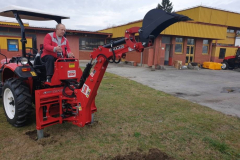 rovokopac-traktor-agm-slika-123926365